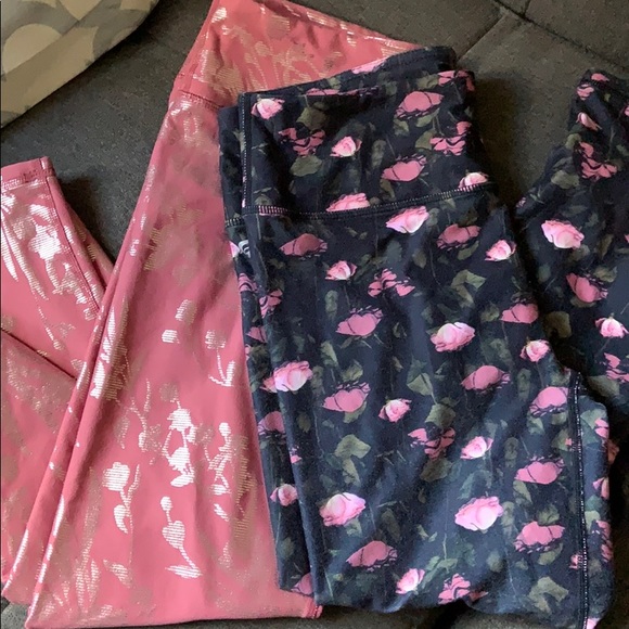 Bundle of fabletics leggings - Picture 3 of 3